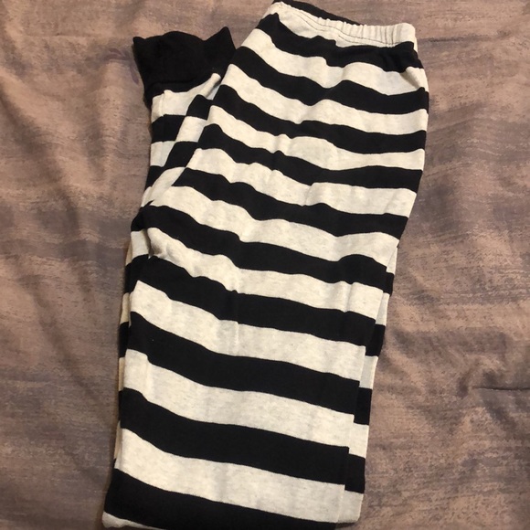 Boys size 14 Halloween pajama set from Gymboree, barely worn in great condition. - Picture 2 of 6